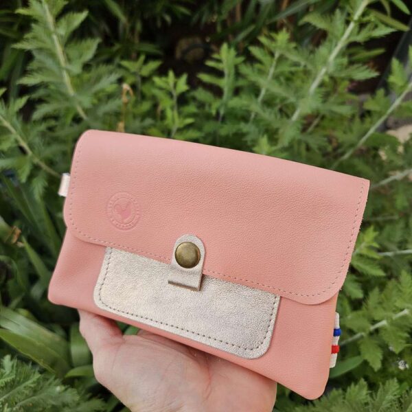 portefeuille rose et brillant