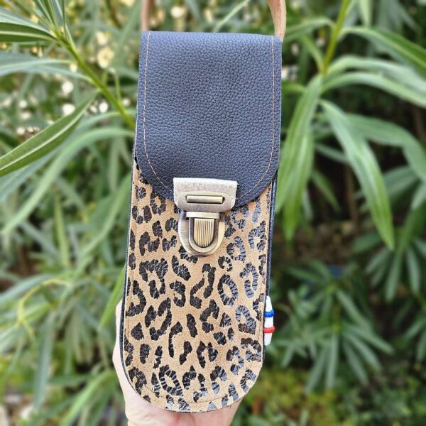 étui femme pour triplette de pétanque en cuir léopard et noir personnalisé avec le prénom ou surnom