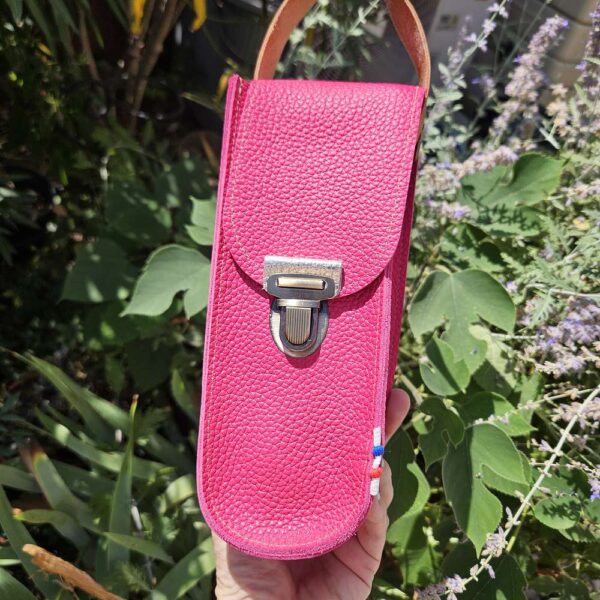 étui sacoche pour triplette de pétanque en cuir fushia languette dorée